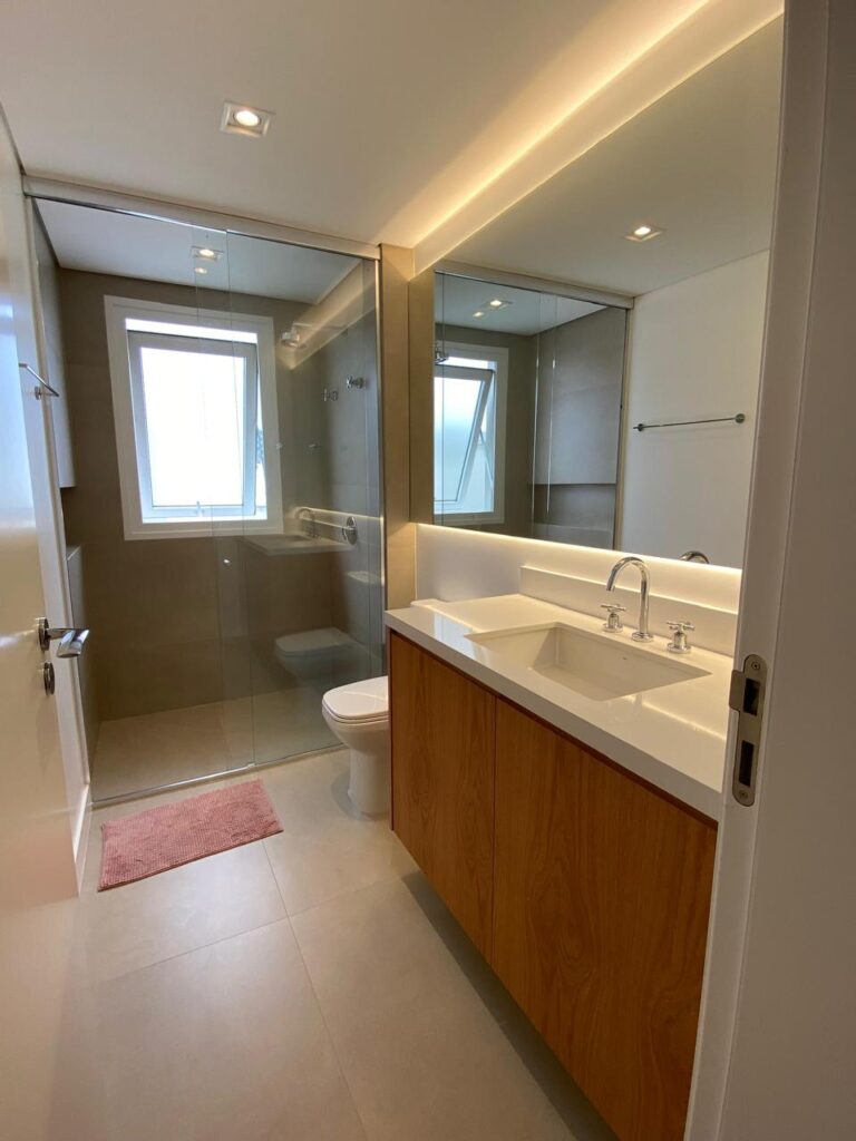 Cobertura duplex com vista para o mar em Jurerê Internacional