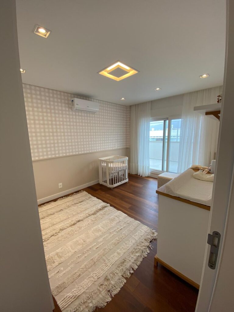 Cobertura duplex com vista para o mar em Jurerê Internacional