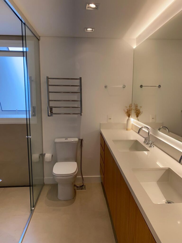 Cobertura duplex com vista para o mar em Jurerê Internacional