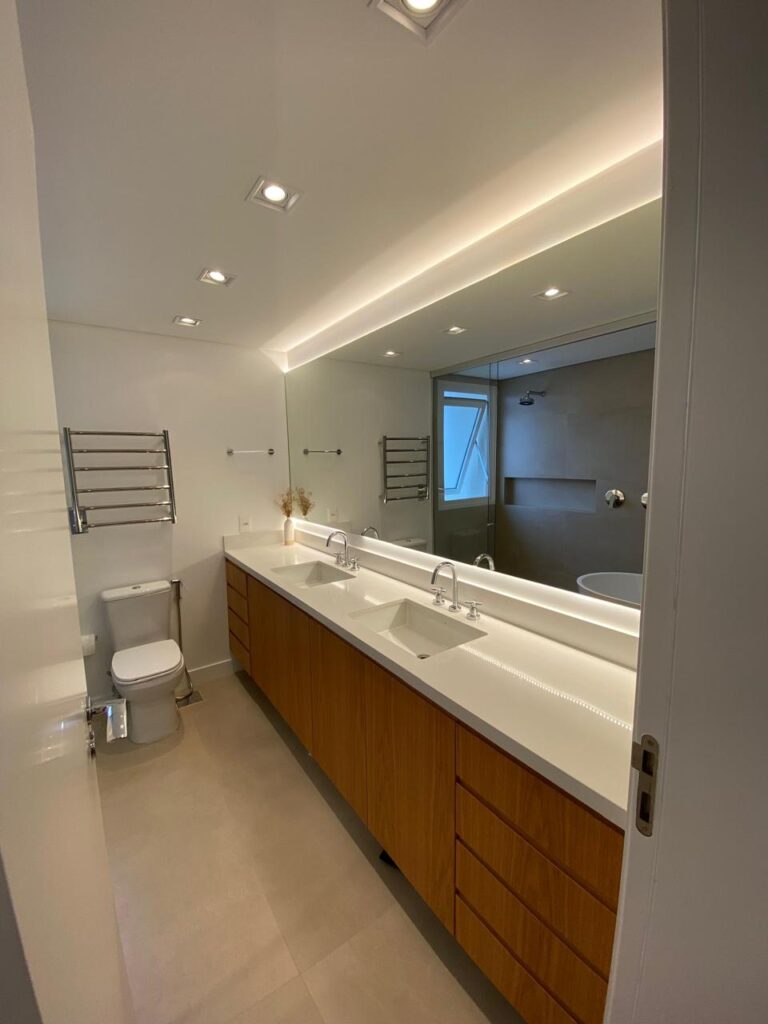 Cobertura duplex com vista para o mar em Jurerê Internacional