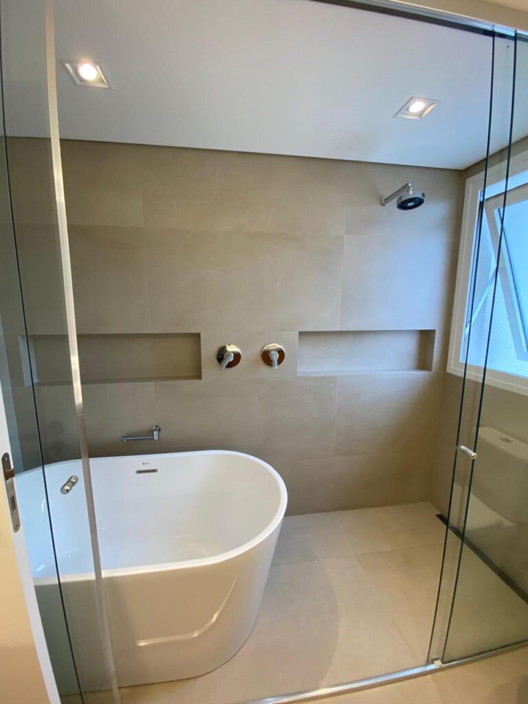 Cobertura duplex com vista para o mar em Jurerê Internacional