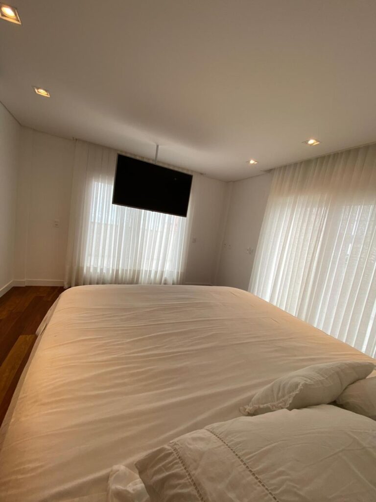 Cobertura duplex com vista para o mar em Jurerê Internacional