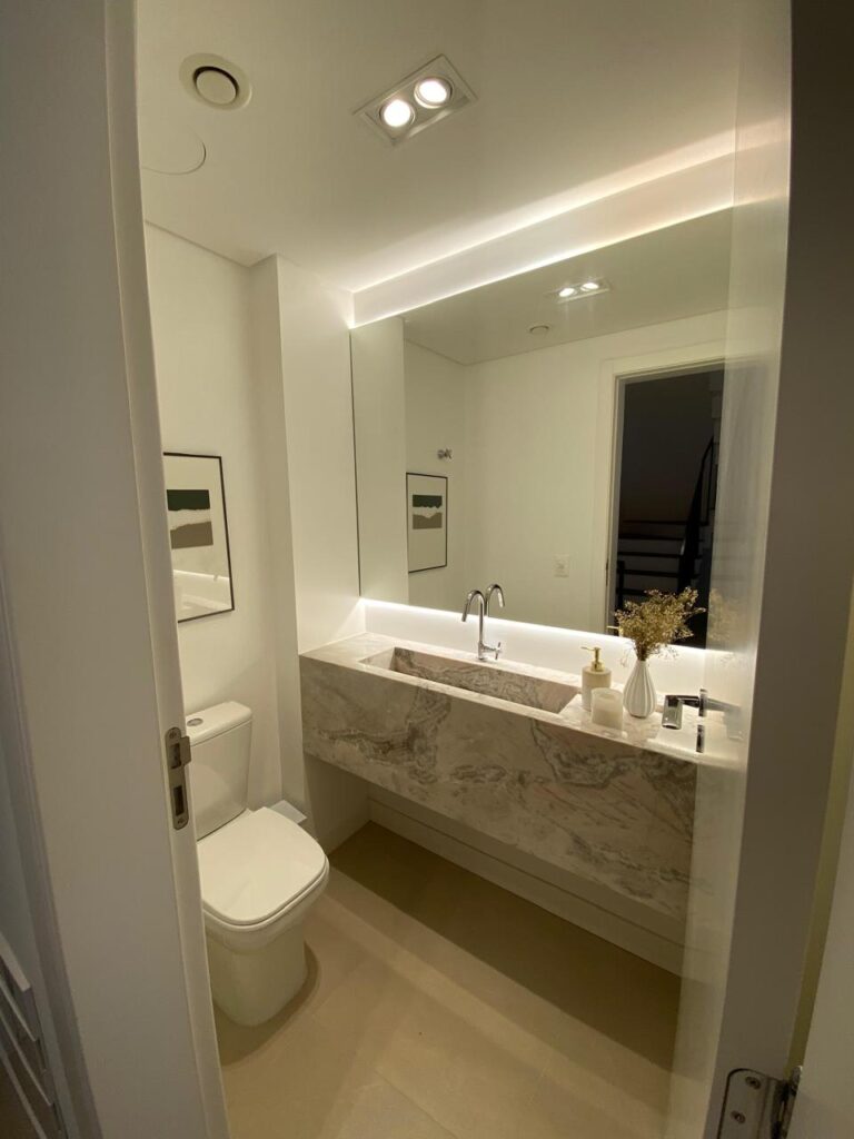 Cobertura duplex com vista para o mar em Jurerê Internacional