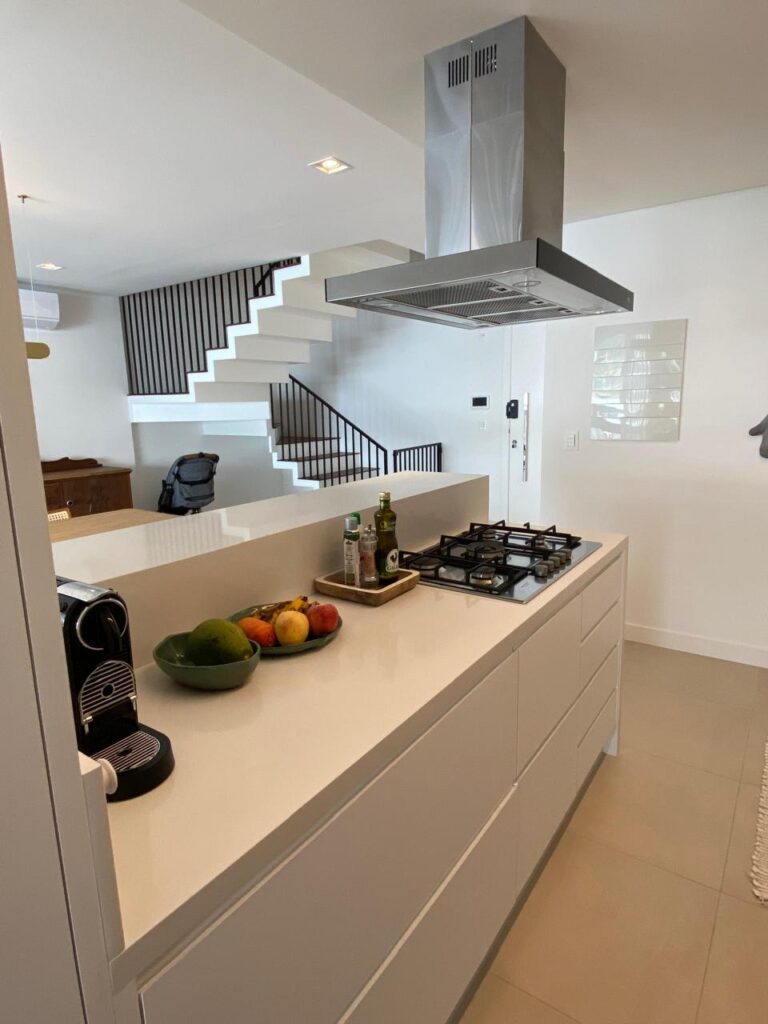 Cobertura duplex com vista para o mar em Jurerê Internacional