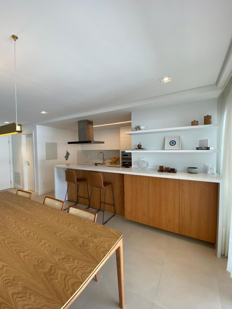 Cobertura duplex com vista para o mar em Jurerê Internacional