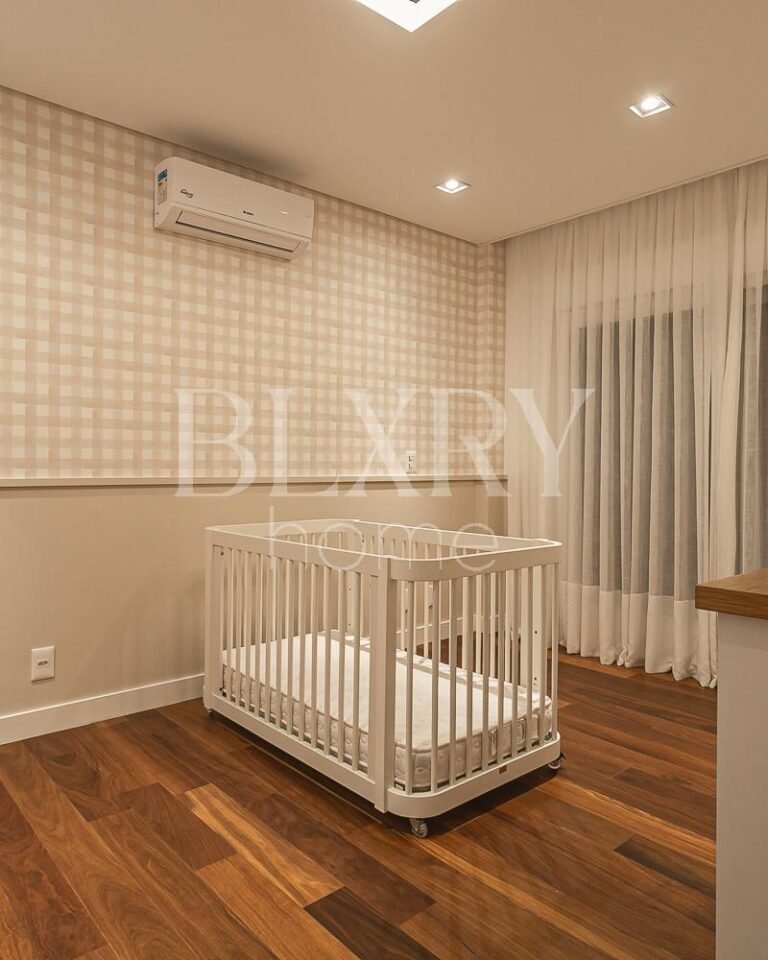 Cobertura duplex com vista para o mar em Jurerê Internacional