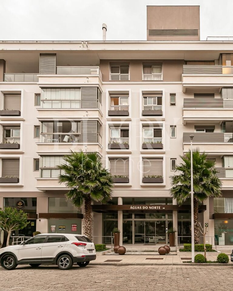 Cobertura duplex com vista para o mar em Jurerê Internacional