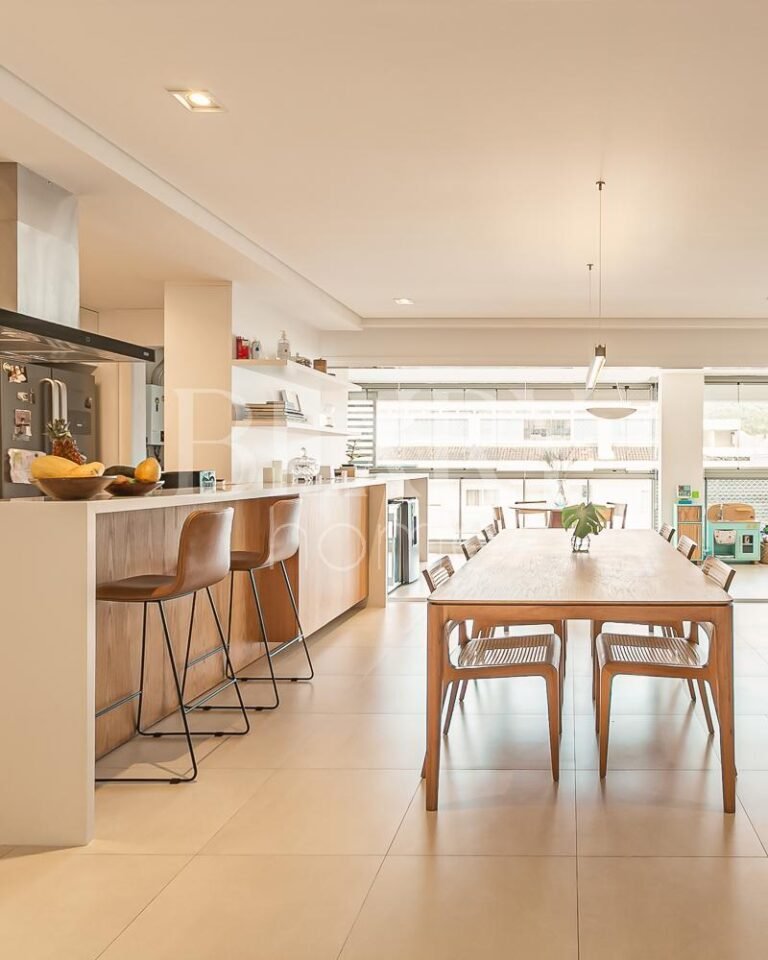 Cobertura duplex com vista para o mar em Jurerê Internacional
