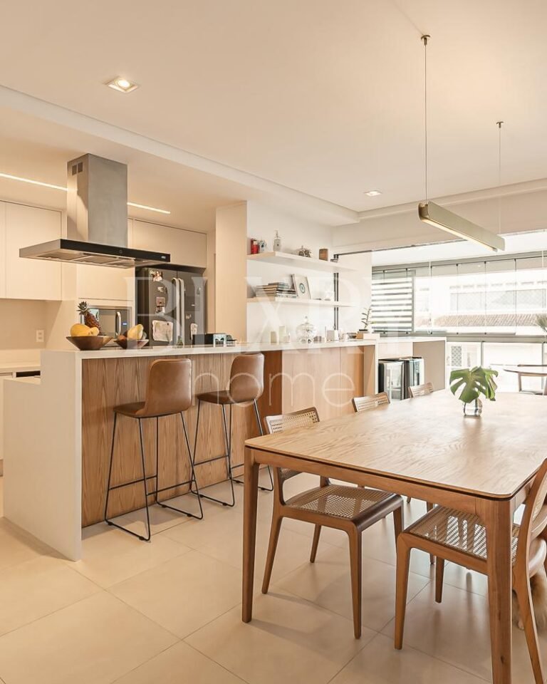 Cobertura duplex com vista para o mar em Jurerê Internacional
