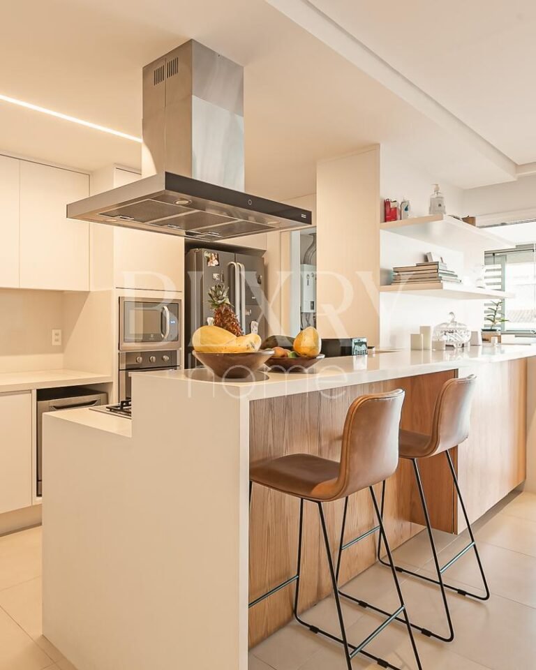 Cobertura duplex com vista para o mar em Jurerê Internacional