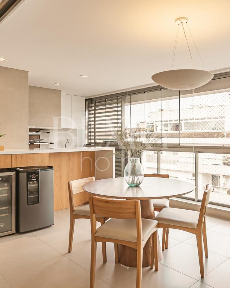 Cobertura duplex com vista para o mar em Jurerê Internacional