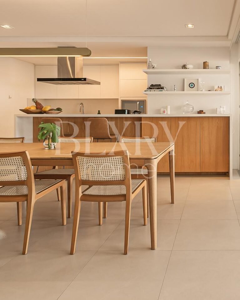 Cobertura duplex com vista para o mar em Jurerê Internacional