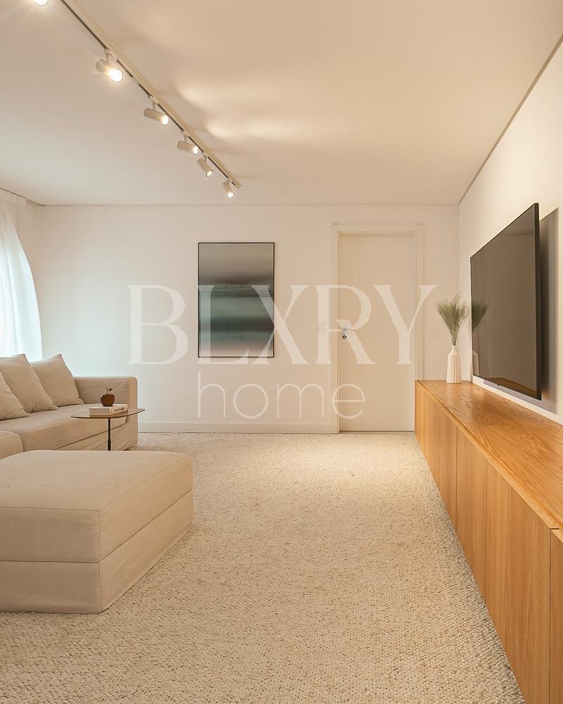 Cobertura duplex com vista para o mar em Jurerê Internacional