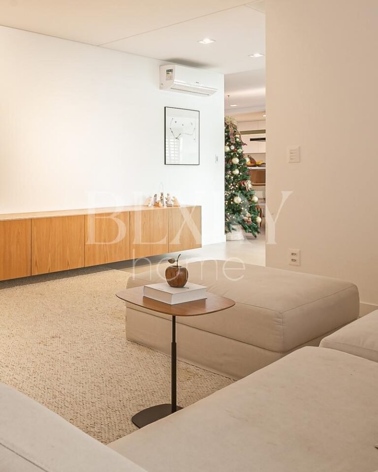 Cobertura duplex com vista para o mar em Jurerê Internacional