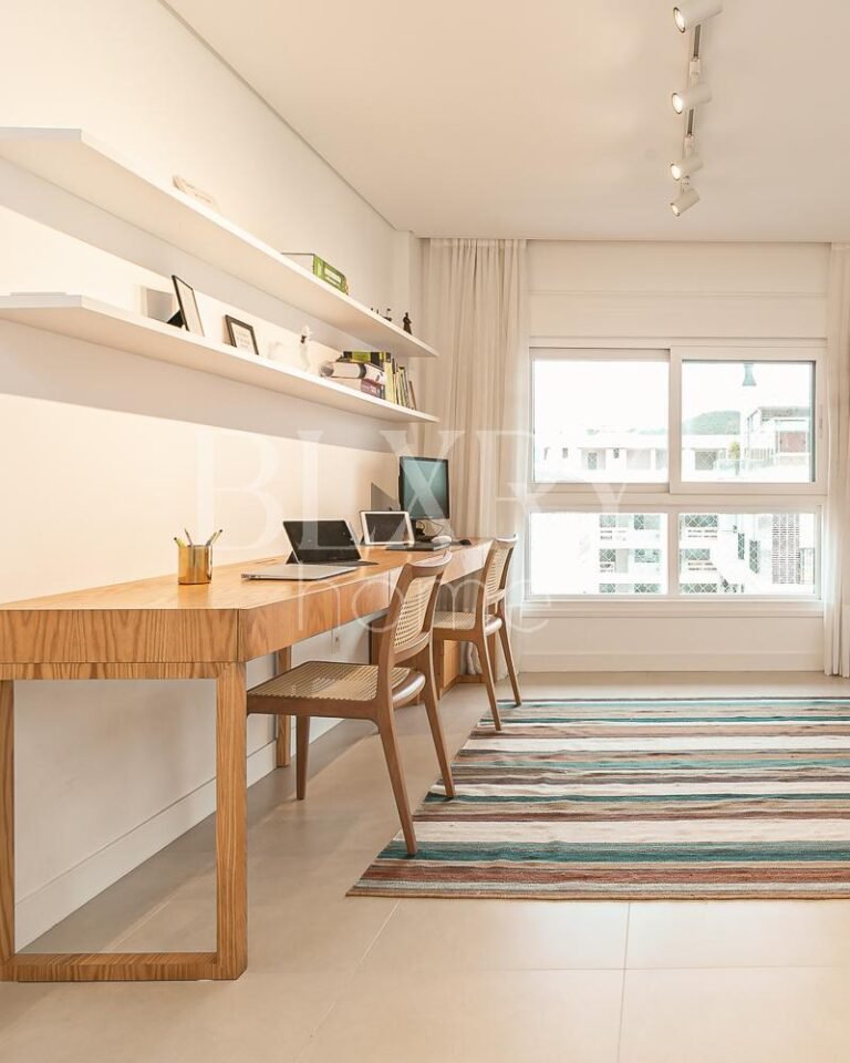 Cobertura duplex com vista para o mar em Jurerê Internacional