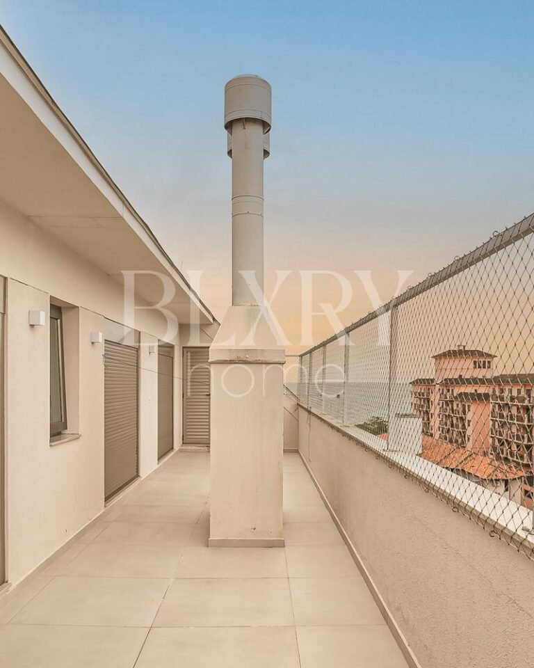 Cobertura duplex com vista para o mar em Jurerê Internacional