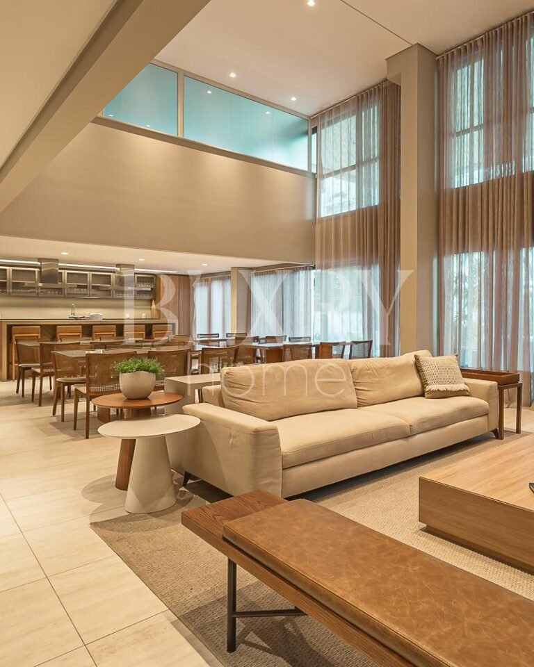 Cobertura duplex com vista para o mar em Jurerê Internacional