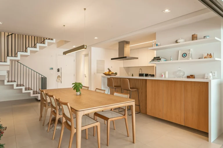 Cobertura duplex com vista para o mar em Jurerê Internacional