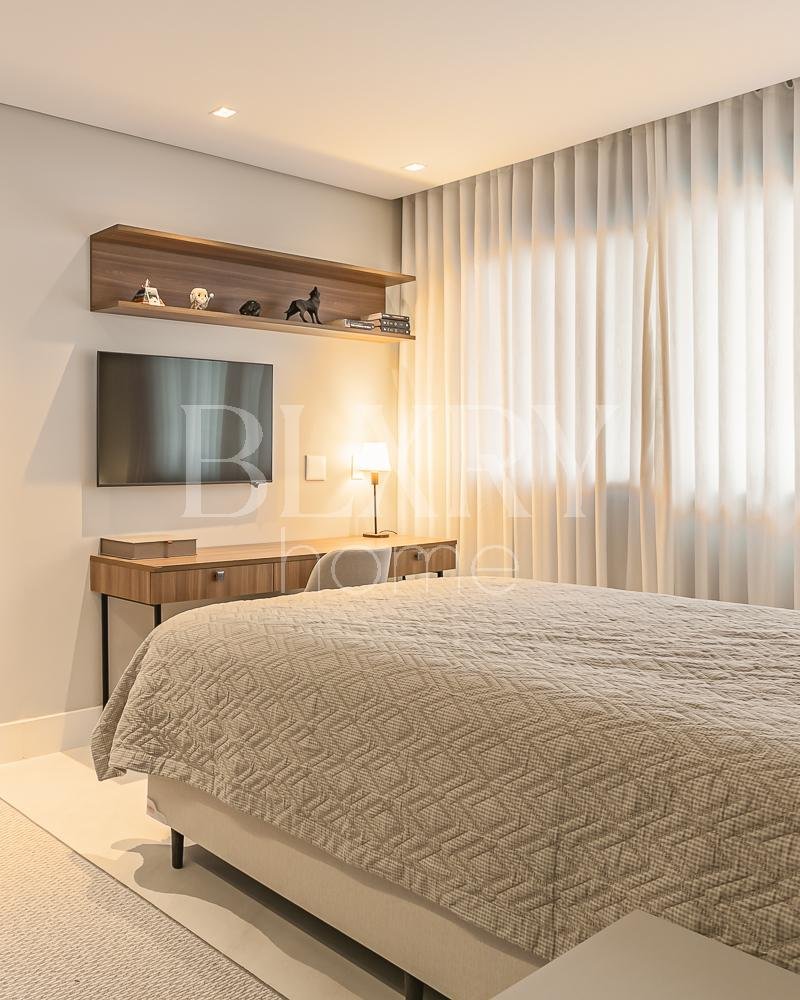 Apartamento com vista mar em Jurerê Internacional