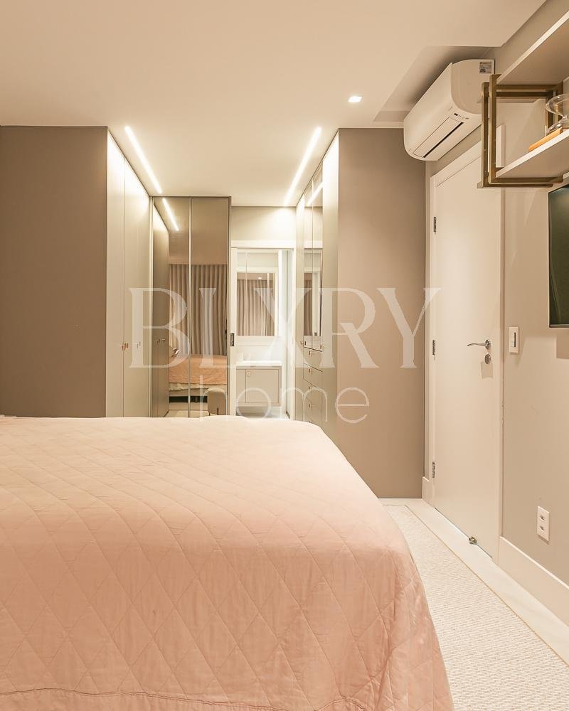 Apartamento com vista mar em Jurerê Internacional
