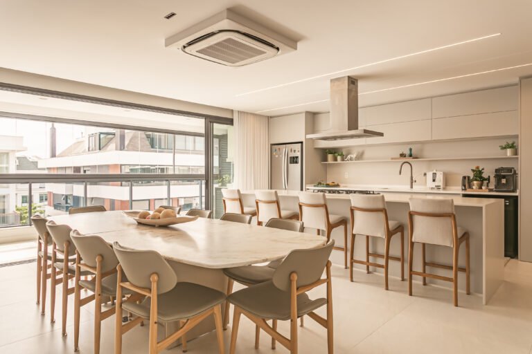 Apartamento com vista mar em Jurerê Internacional