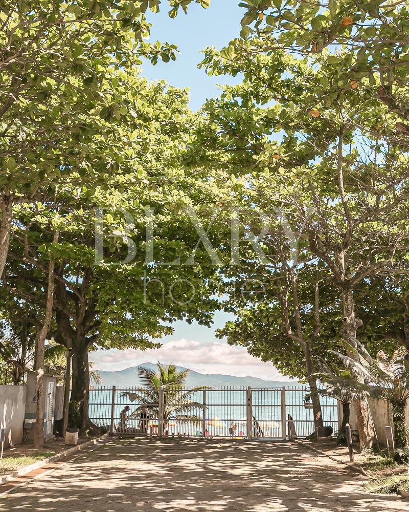 Apartamento frente mar em Canasjurê