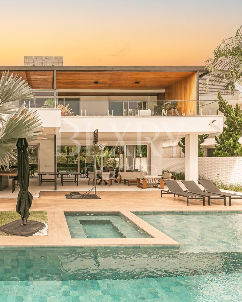 CASA EM JURERÊ INTERNACIONAL