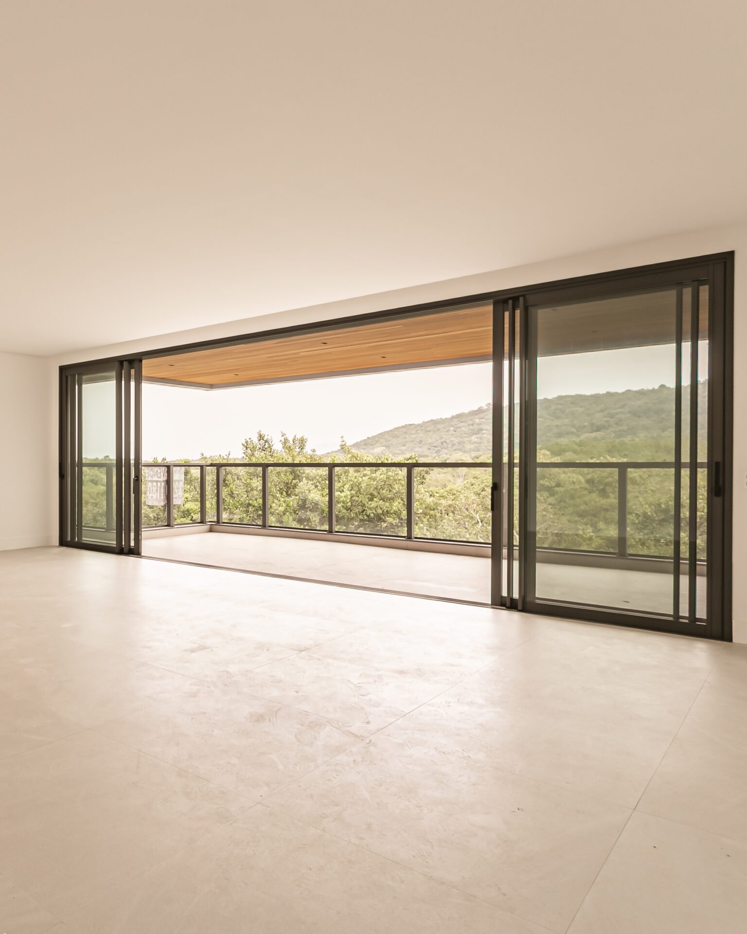 APARTAMENTO EM JURERÊ INTERNACIONAL