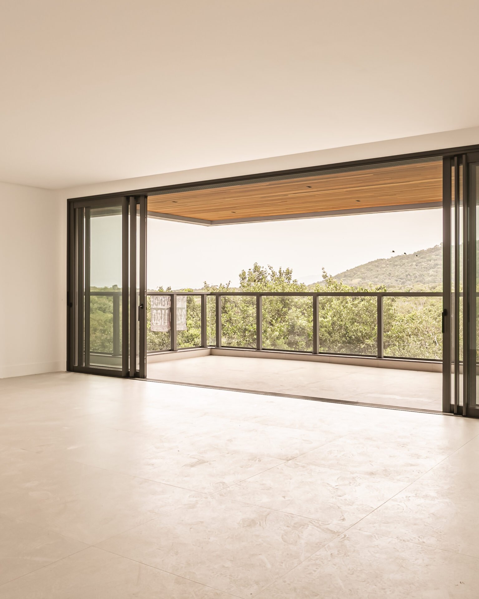 APARTAMENTO EM JURERÊ INTERNACIONAL