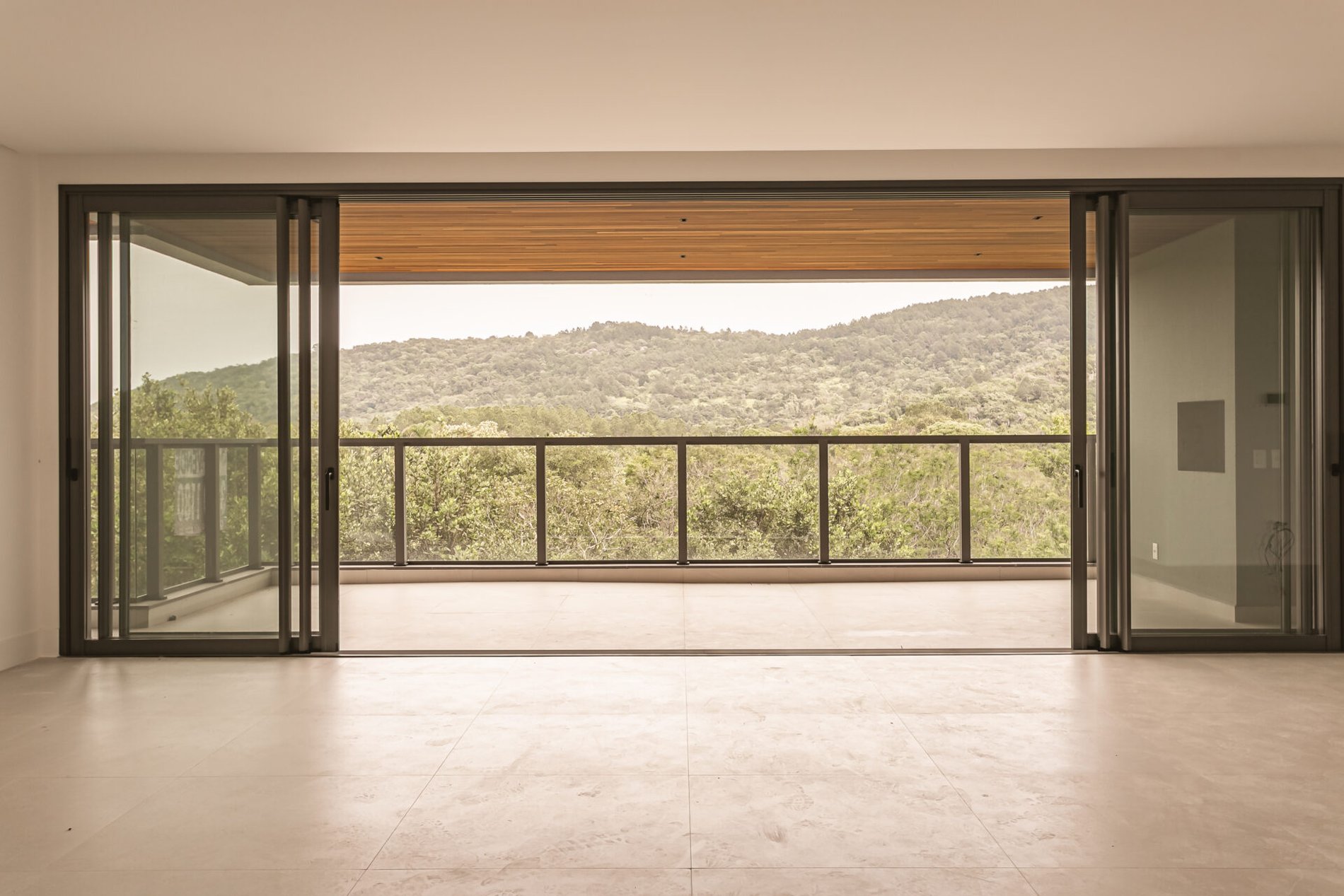 APARTAMENTO EM JURERÊ INTERNACIONAL