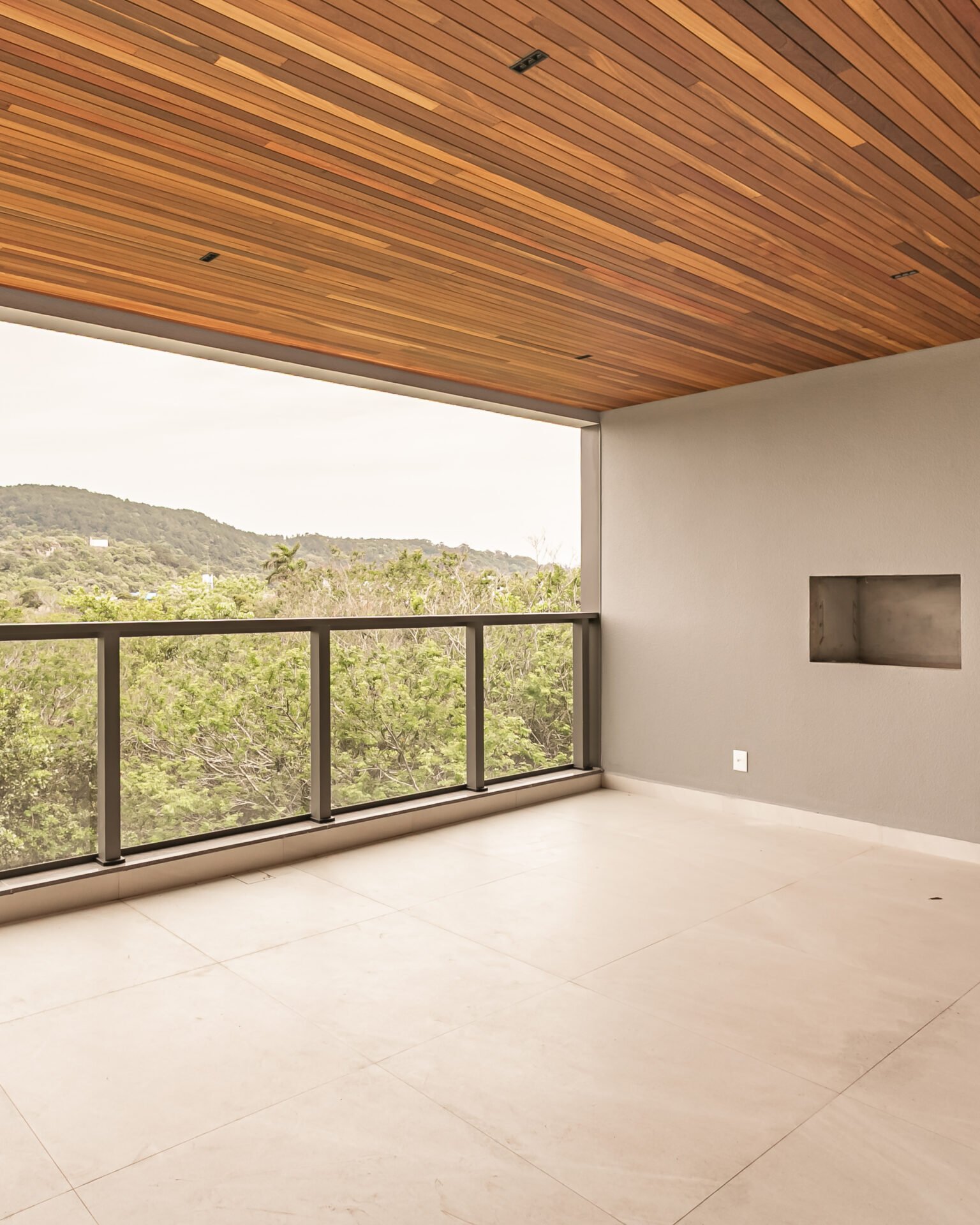 APARTAMENTO EM JURERÊ INTERNACIONAL