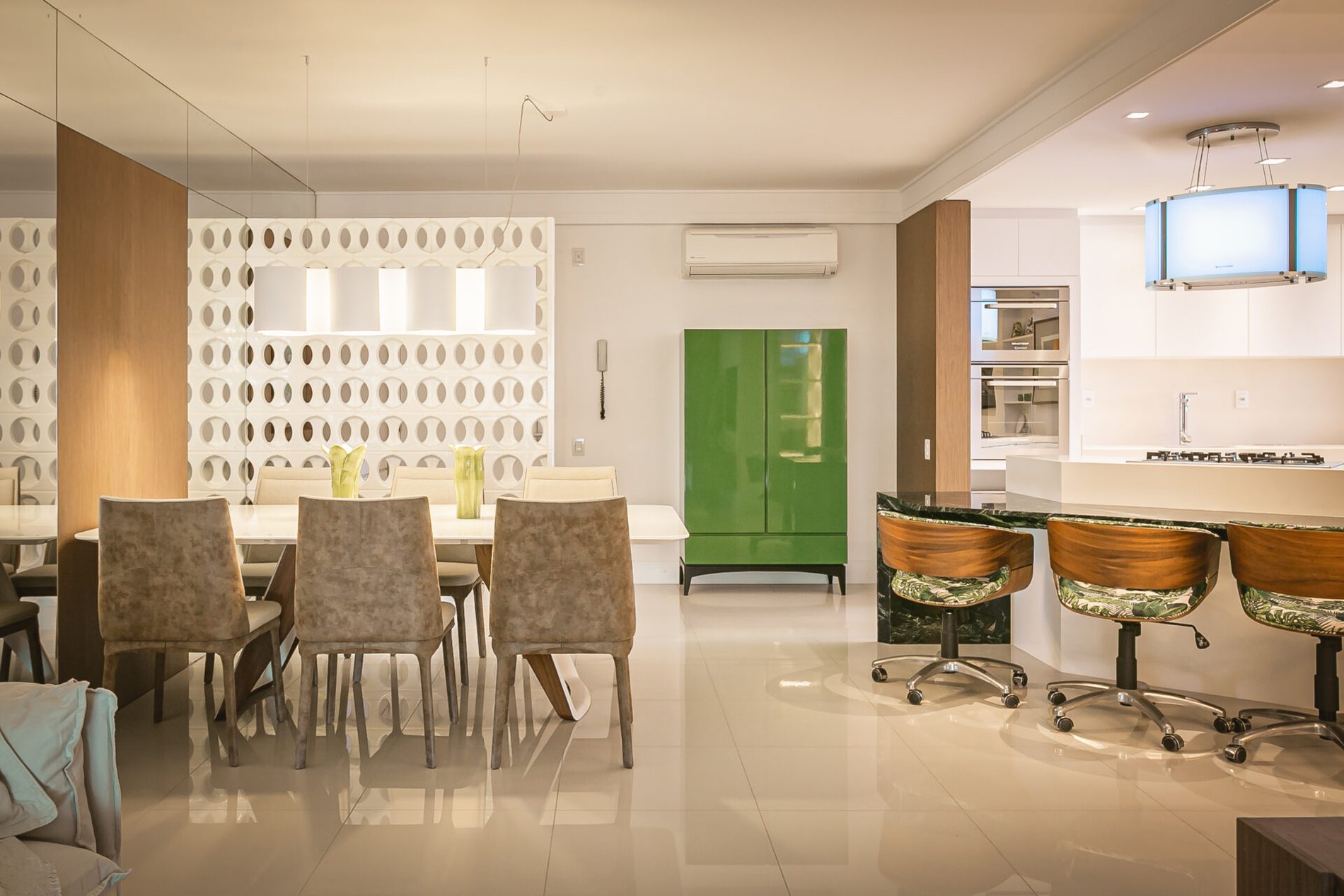 Apartamento 3 suítes com vista mar na Beira-mar