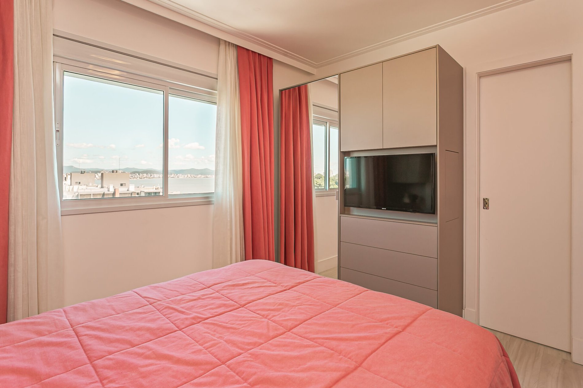 Apartamento 3 suítes com vista mar na Beira-mar
