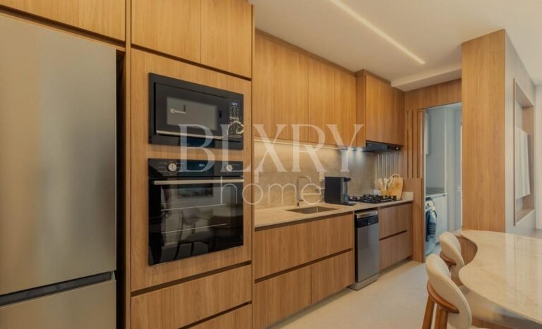 Apartamento a 100 metros do mar em Jurerê Internacional