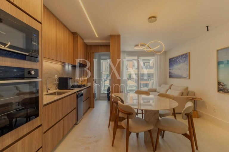 Apartamento a 100 metros do mar em Jurerê Internacional