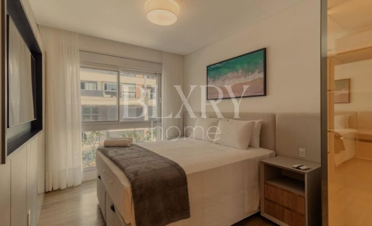 Apartamento a 100 metros do mar em Jurerê Internacional