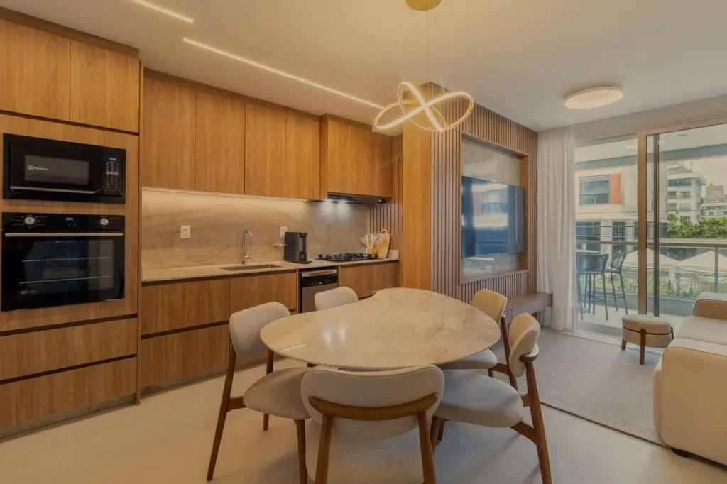 Apartamento a 100 metros do mar em Jurerê Internacional