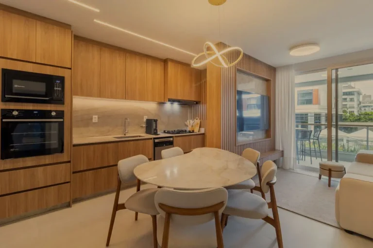 Apartamento a 100 metros do mar em Jurerê Internacional