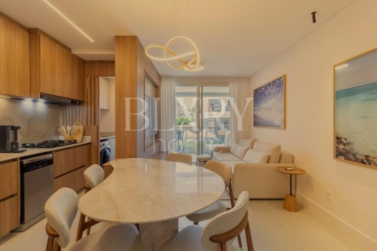 Apartamento a 100 metros do mar em Jurerê Internacional