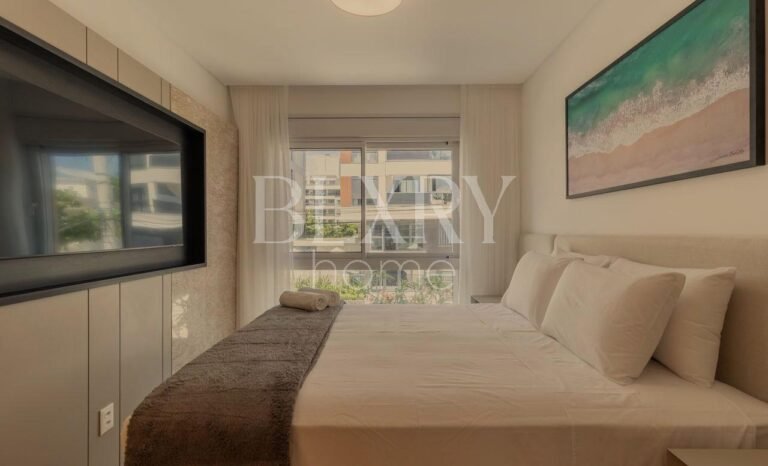 Apartamento a 100 metros do mar em Jurerê Internacional