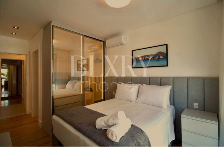 Apartamento a 100 metros do mar em Jurerê Internacional