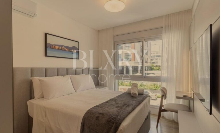 Apartamento a 100 metros do mar em Jurerê Internacional
