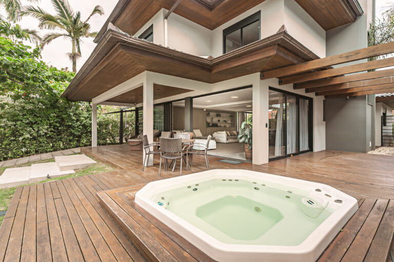 Casa com 5 dormitórios em Jurerê Internacional