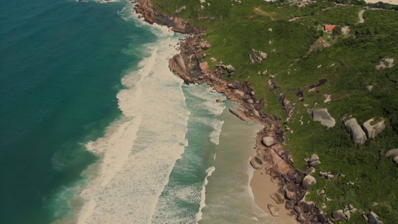 TERRENO NA PRAIA MOLE