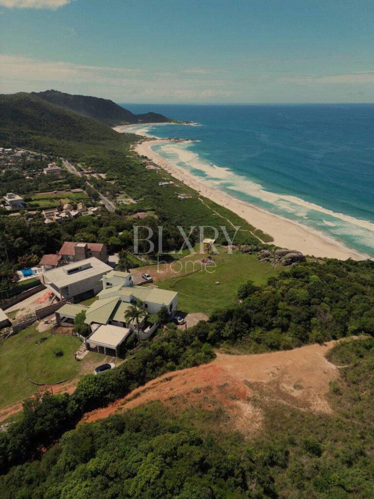 TERRENO NA PRAIA MOLE