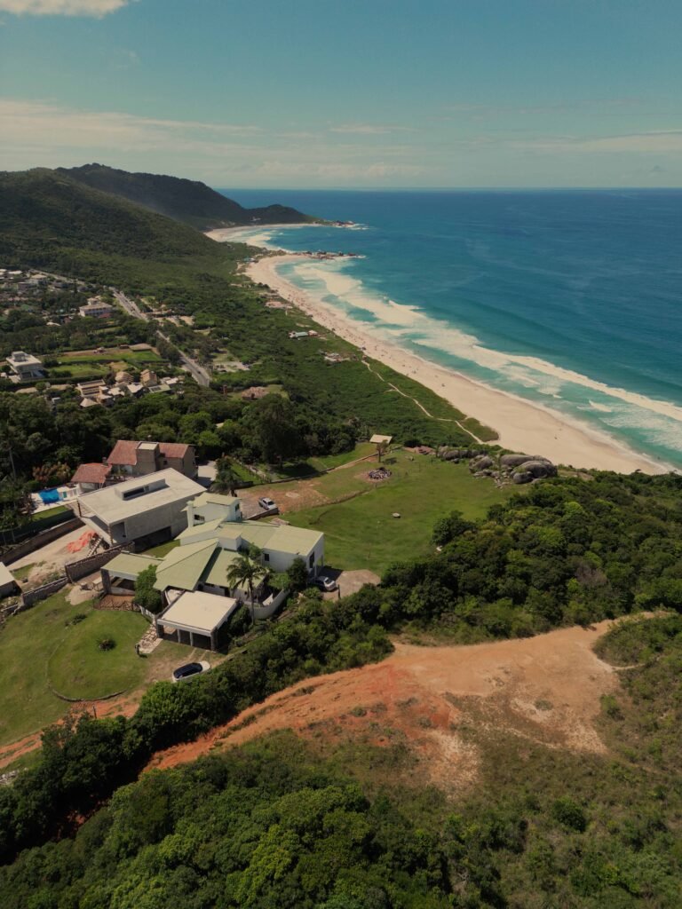 TERRENO NA PRAIA MOLE