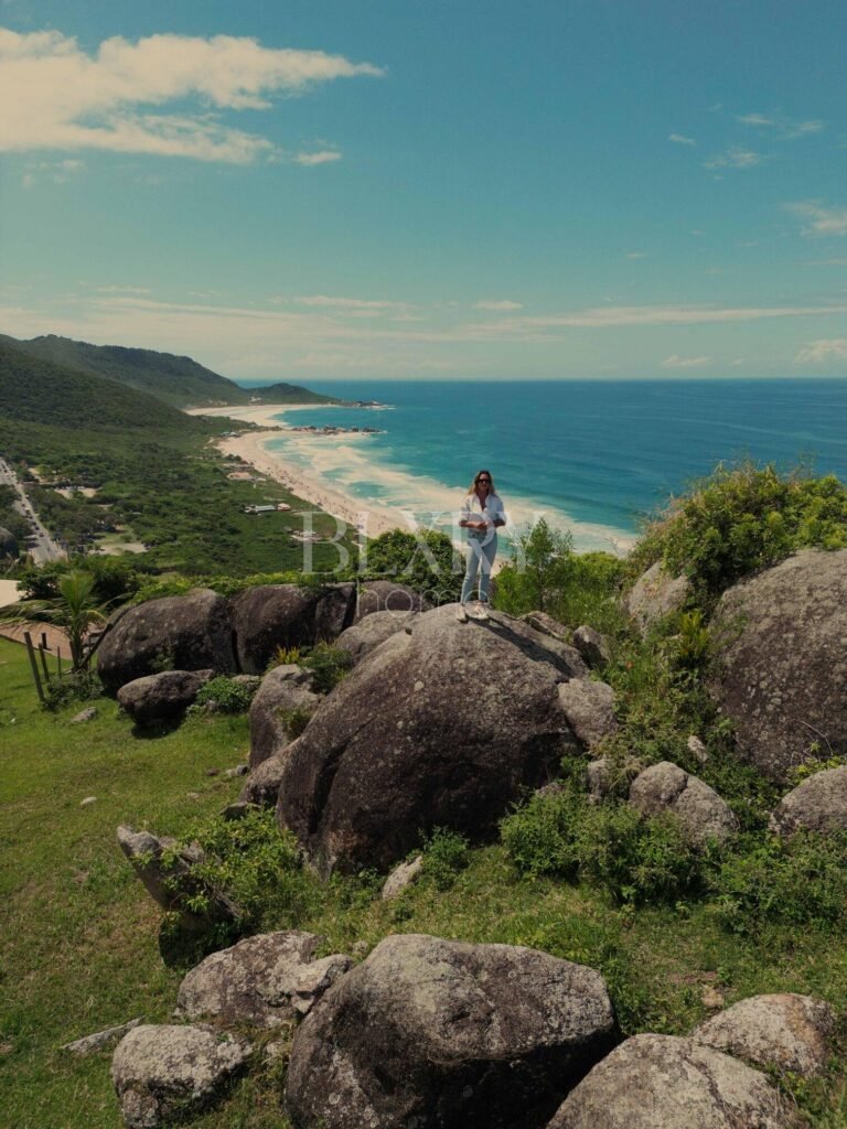 TERRENO NA PRAIA MOLE