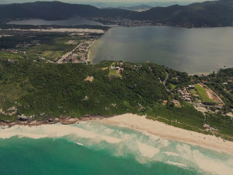 TERRENO NA PRAIA MOLE