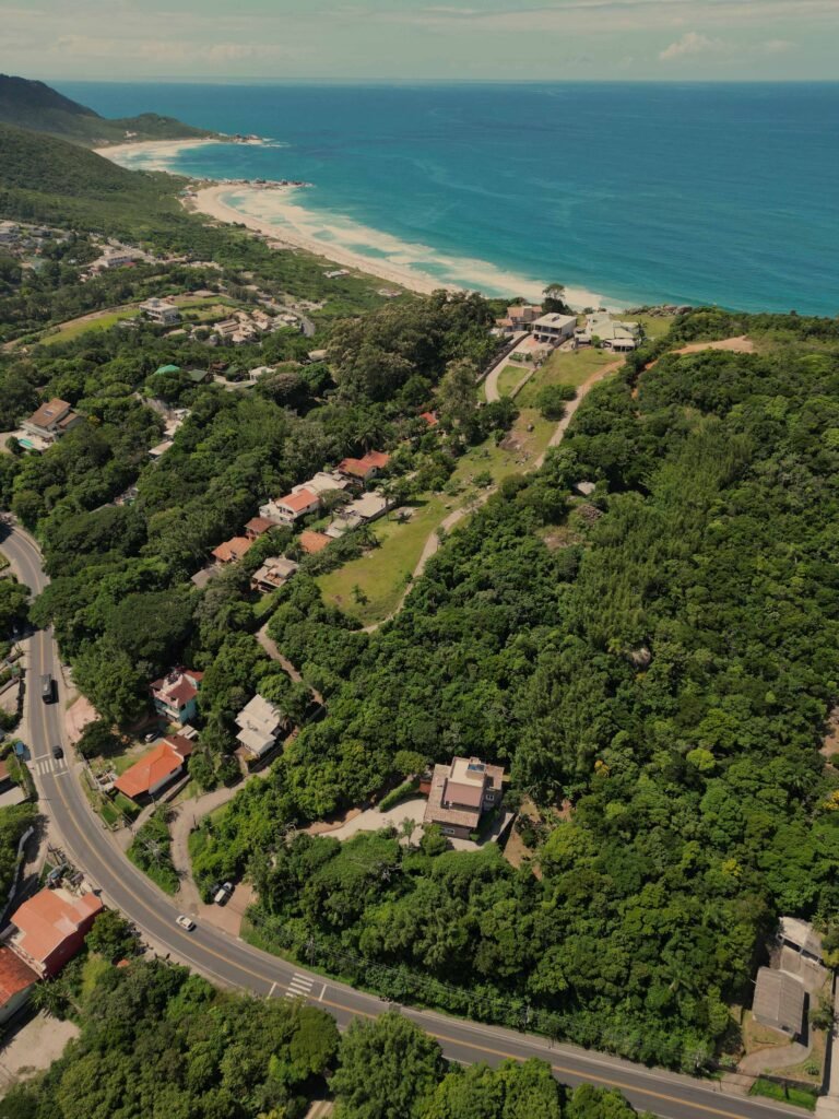 TERRENO NA PRAIA MOLE
