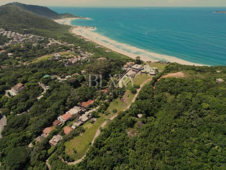 TERRENO NA PRAIA MOLE